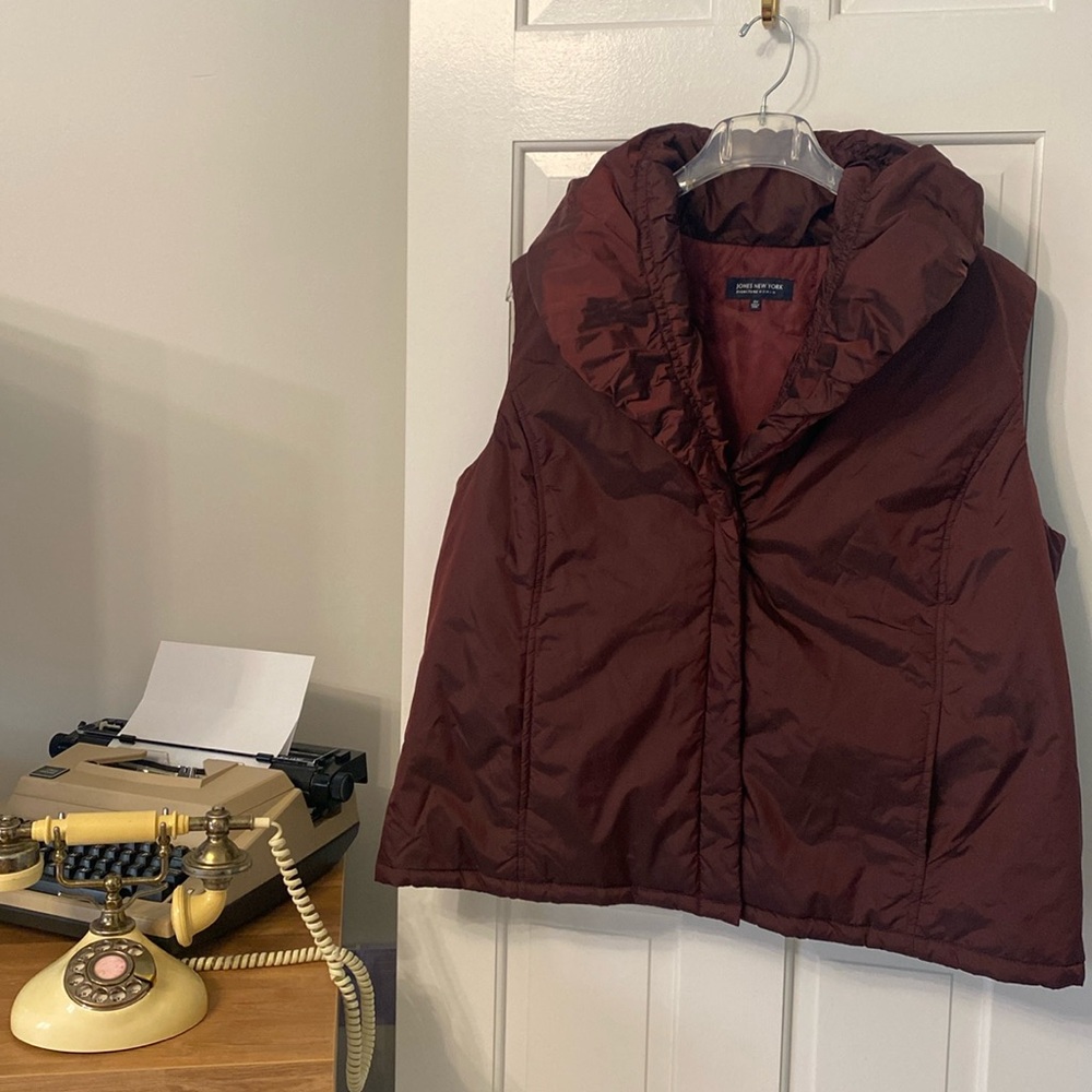 Jones New York Signature Woman Burgundy Puffer Vest